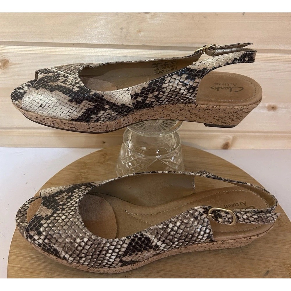 CLARKS‎ ARTISAN Peep Toe Snakeskin Slingback Wedge Sandal Sz 8M Excellent